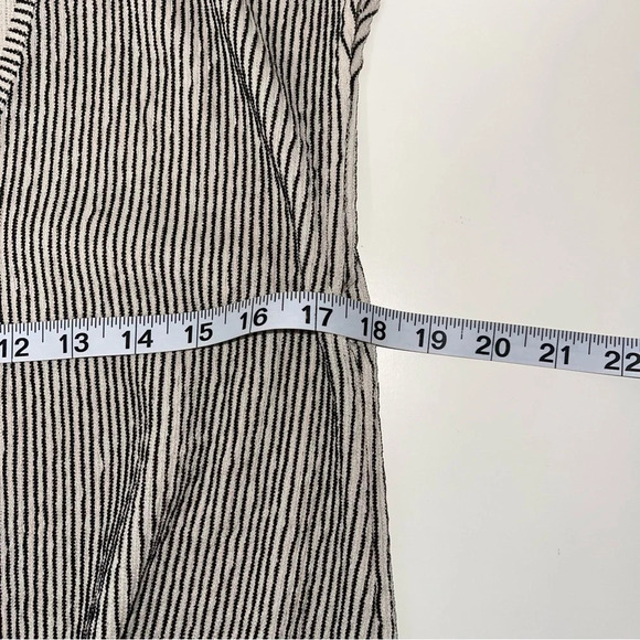 Ann Taylor Factory Cream & Black Striped Knot Hem Textured Top Small Women’s - Picture 6 of 10